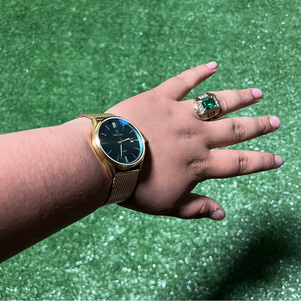 Vincero gold watch measured about 9.5 inches around the wrist